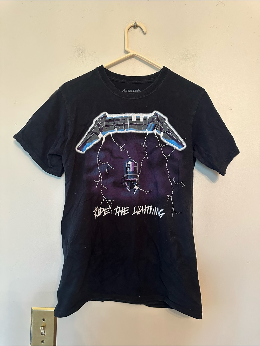 Men’s Metallica shirt small